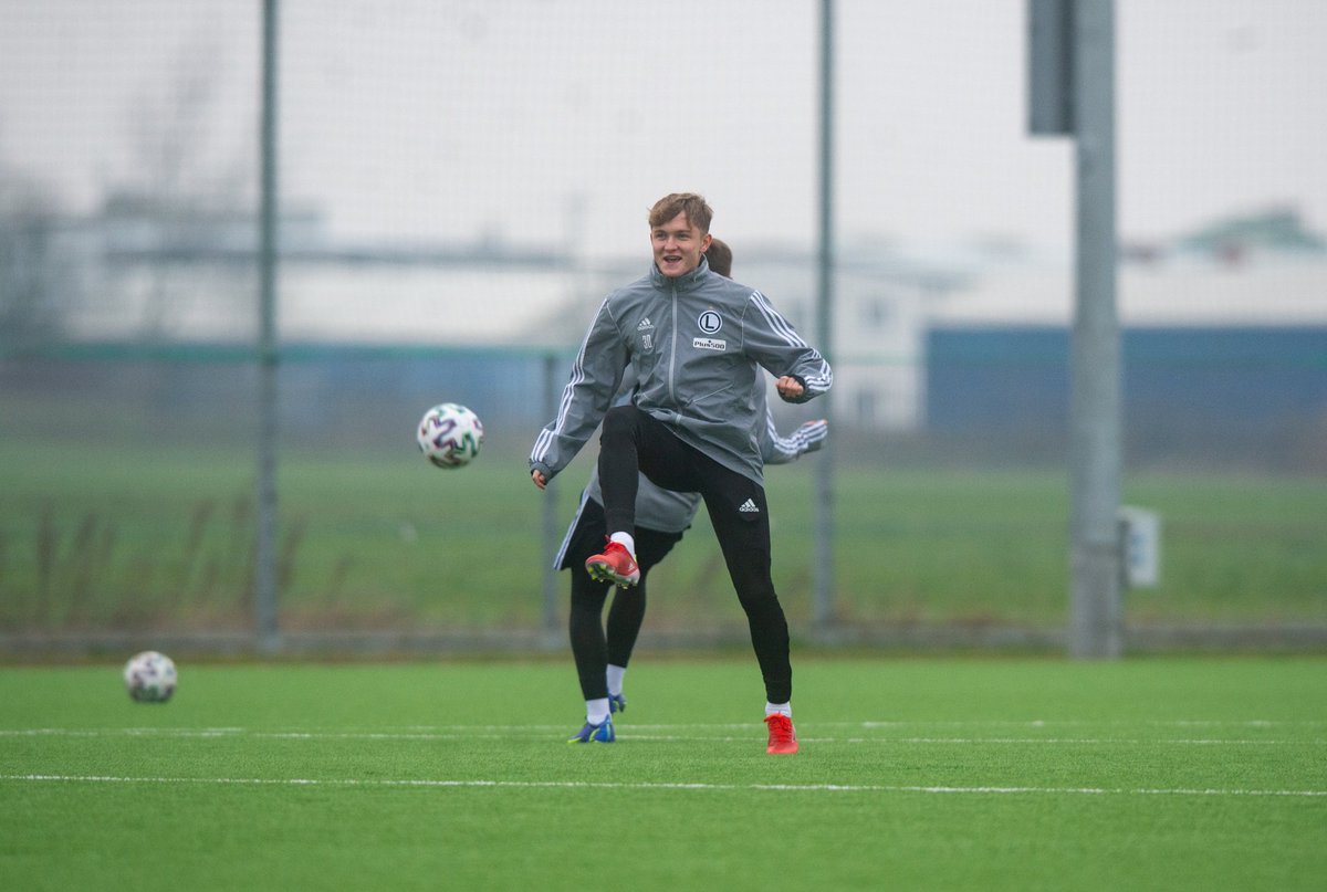 kuba_wydra's tweet photo. Kacper Skwierczyński i @pierzu_10 już trenują po przerwie spowodowanej kontuzjami 💪⚽ #LegiaII https://t.co/DouF42DYv7