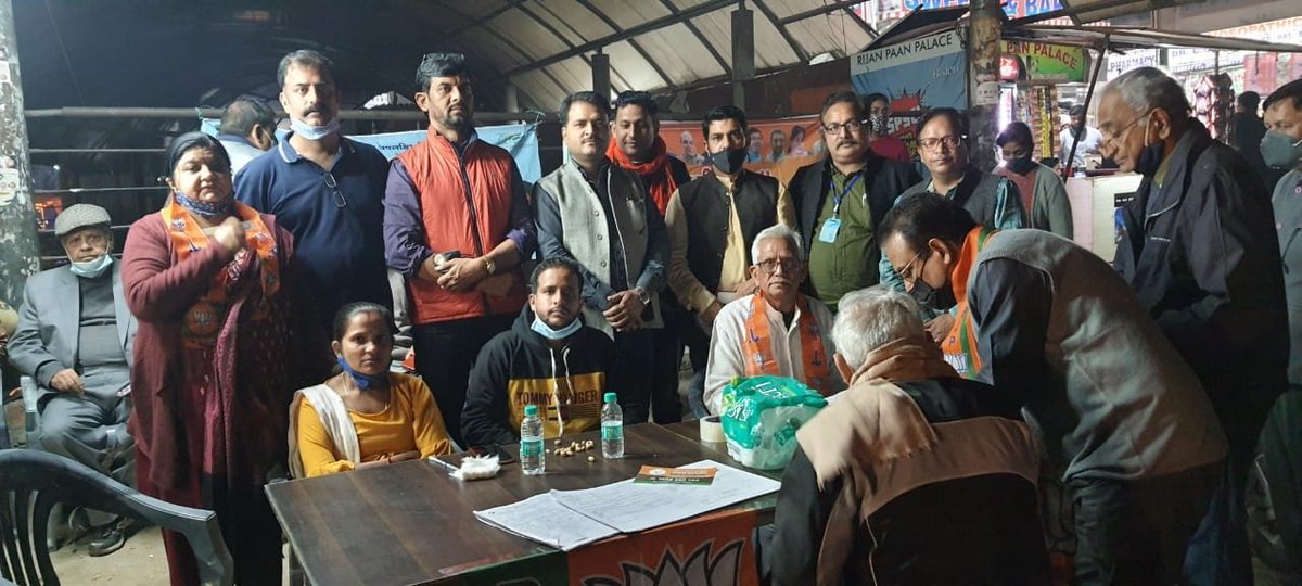 DEBA0409's tweet photo. @thakur_ustomar @anandkalra69 @sunilbansalbjp @sanjivsharmabjp @PPehalwan @MohitBeniwalBJP @myogiadityanath इंदिरापुरम मंडल के कार्यकर्ताओं ने हर दिन जो मेहनत कर रहे है, वो जरूर रंग लाएगी... कल Jaipuria के सामने शाम 5-8 बजे तक वैक्सीन, मतदाता पहचान पत्र, सदस्यता अभियान चलाया गया था.... @sunilsharma_bjp @shukla_ak @MohitBeniwalBJP https://t.co/n8gU5qOahU