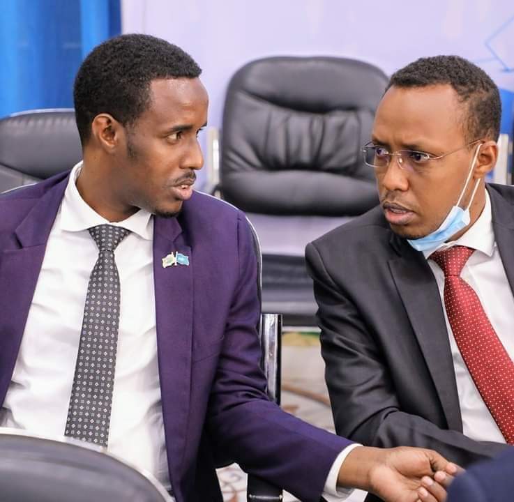 MukhtarMGuled's tweet photo. Waxaan halkan ugu hambalyeynayaa saaxiibkeyga aan shaqo wadaaga nahay Mohamed Ali Hassan oo ku guuleystay in loo doorto kursiga tirsigiisu yahay #HOP103. 

#DoorashadaGolahaShacabka
#Seat1 
#HOP103 https://t.co/CeDZgIfw88