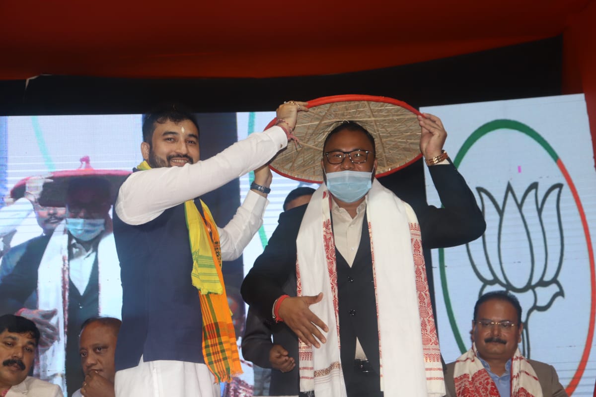 BimalBorah119's tweet photo. India's youth is it's greatest asset and are playing an integral role in realising Hon'ble PM Shri @narendramodi Ji's vision of #YouthLedDevelopment.
Addressing our yuva karyakartas, I urged them to continue their dedicated service to the nation building process.
2/3 https://t.co/rwYKH8DMyV