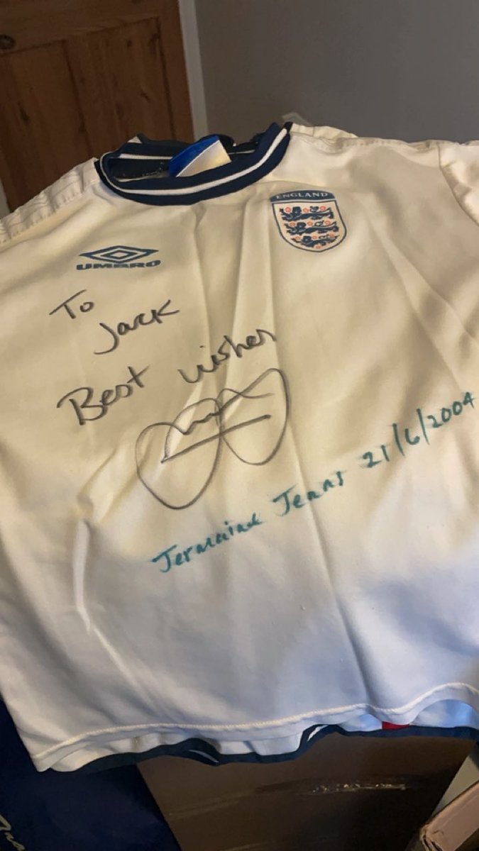 JackDady96's tweet photo. @jjenas8 Moving out of clifton and just found this that you signed when I was a kid #gettingitframed #goodmemories https://t.co/KjVfnJ9wLT