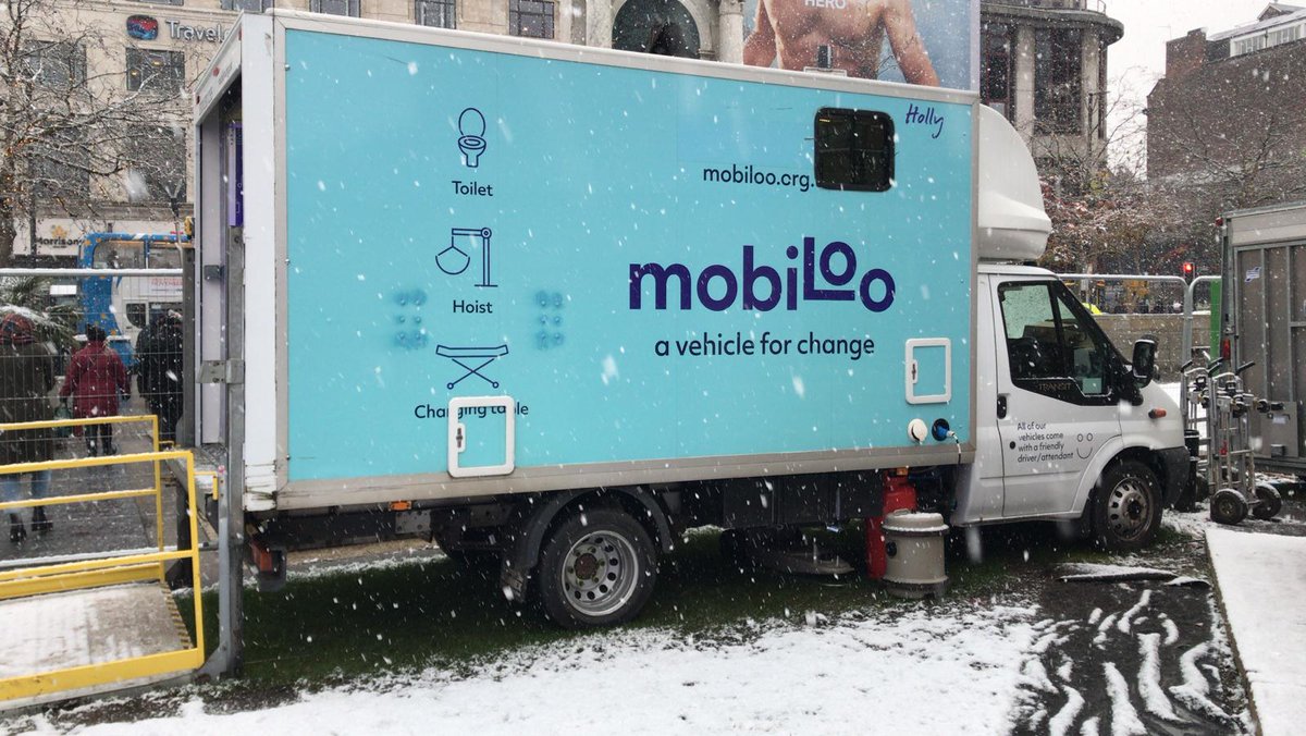 It's beginning to look a little more like Christmas at #ManchesterMarkets ☃️ #Mobiloo Holly is set up with our wonderful driver/attendant Toby who is also our very own Santa 🎅 enabling everyone to enjoy the #inclusive Christmas experience in #Manchester. 

#DisabilityTwitter