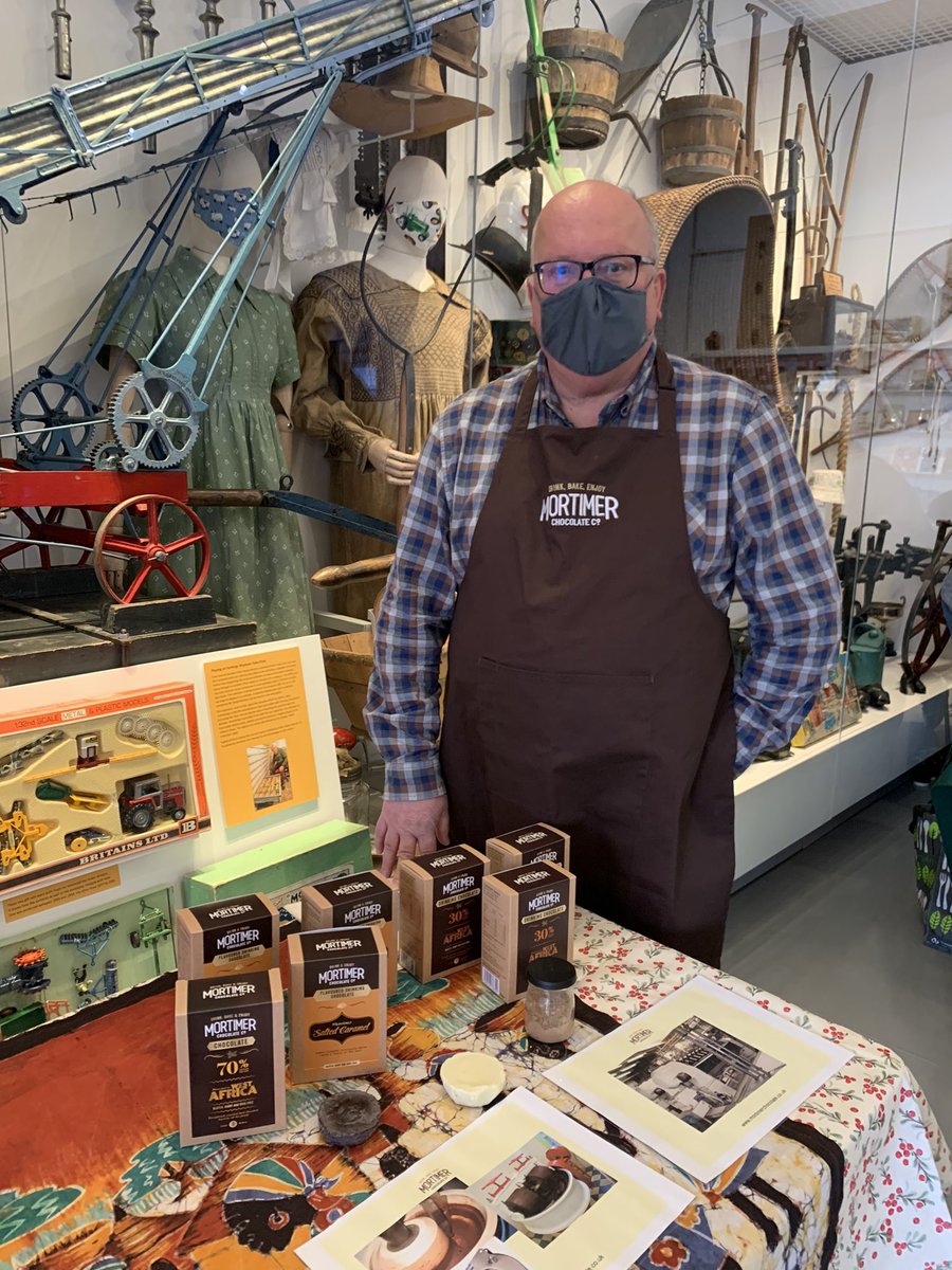 Learning about chocolate with Adrian  from <a href="/MortimerChoc/">Mortimer Chocolate</a> <a href="/TheMERL/">The Museum of English Rural Life</a>    #MuseumShopSunday event. The 70% is pure chocolate you can drink, bake and turn into actual solid  chocolate. I’m sold!