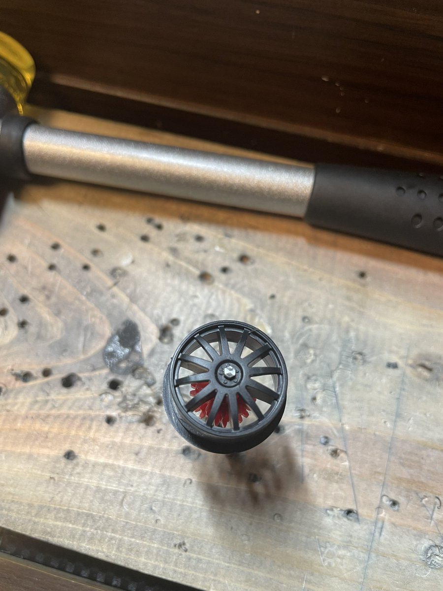 hajime_aile's tweet image. P!M LABさんのジグで貫通ホイルの穴をシャフトと同じ六角に形成する！
どのくらいの精度が出るか楽しみ🤗
#ミニ四駆
#PMLAB
＃貫通ホイル