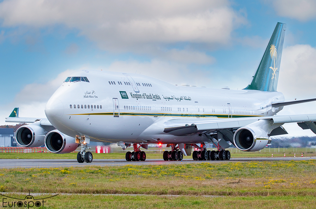 Kingdom of Saudi Arabia Boeing 747-400 new livery #Boeing #747