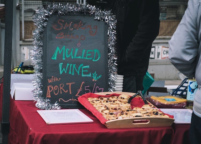 MyddletonMarket's tweet photo. It's the Big One again! 🎉🥳🎄🙌🙌: Christmas Market with 60 sellers; Trees for sale. Plus brass band &amp; choir. Lantern parade and lights-on lead by Neil Morrissey, songs with @MelanieMasson1 with words from @CatherineWest1 5th  Dec 12noon-5pm  N22 8NE #xmasmarkets #haringey https://t.co/cCKpydakgI