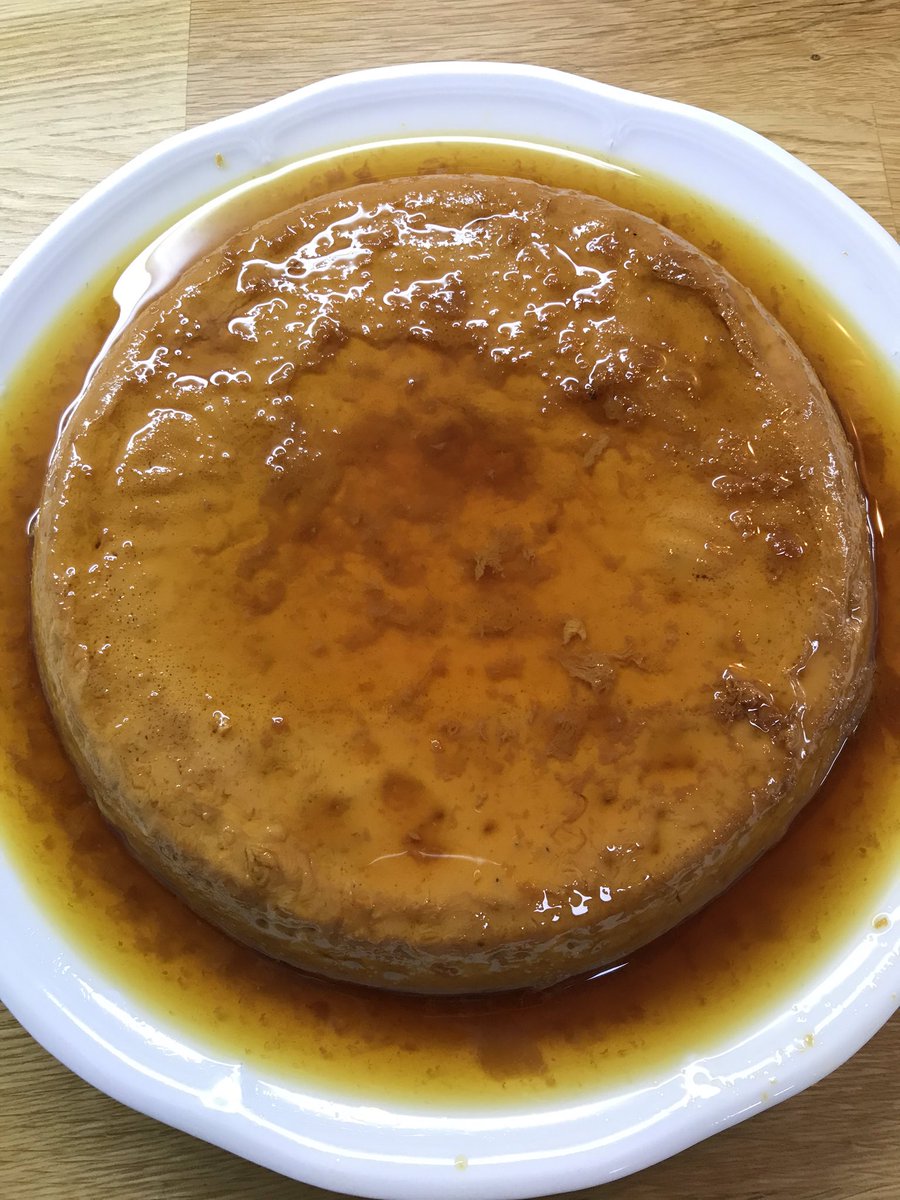 martafemo's tweet photo. A pesar de la lluvia, hoy disfrutamos de un Sol muy dulce #Postreando #FlanCasero 😋😋😋 https://t.co/BVjP3ofsV9