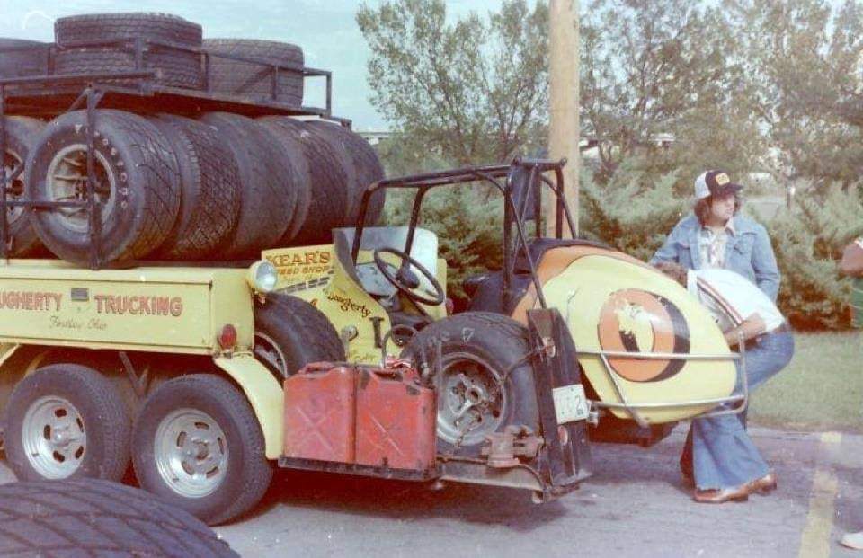 SprintCarNews's tweet image. The Ohio Traveler Rick Ferkel's rig back in the day.

@KearsSpeedShop