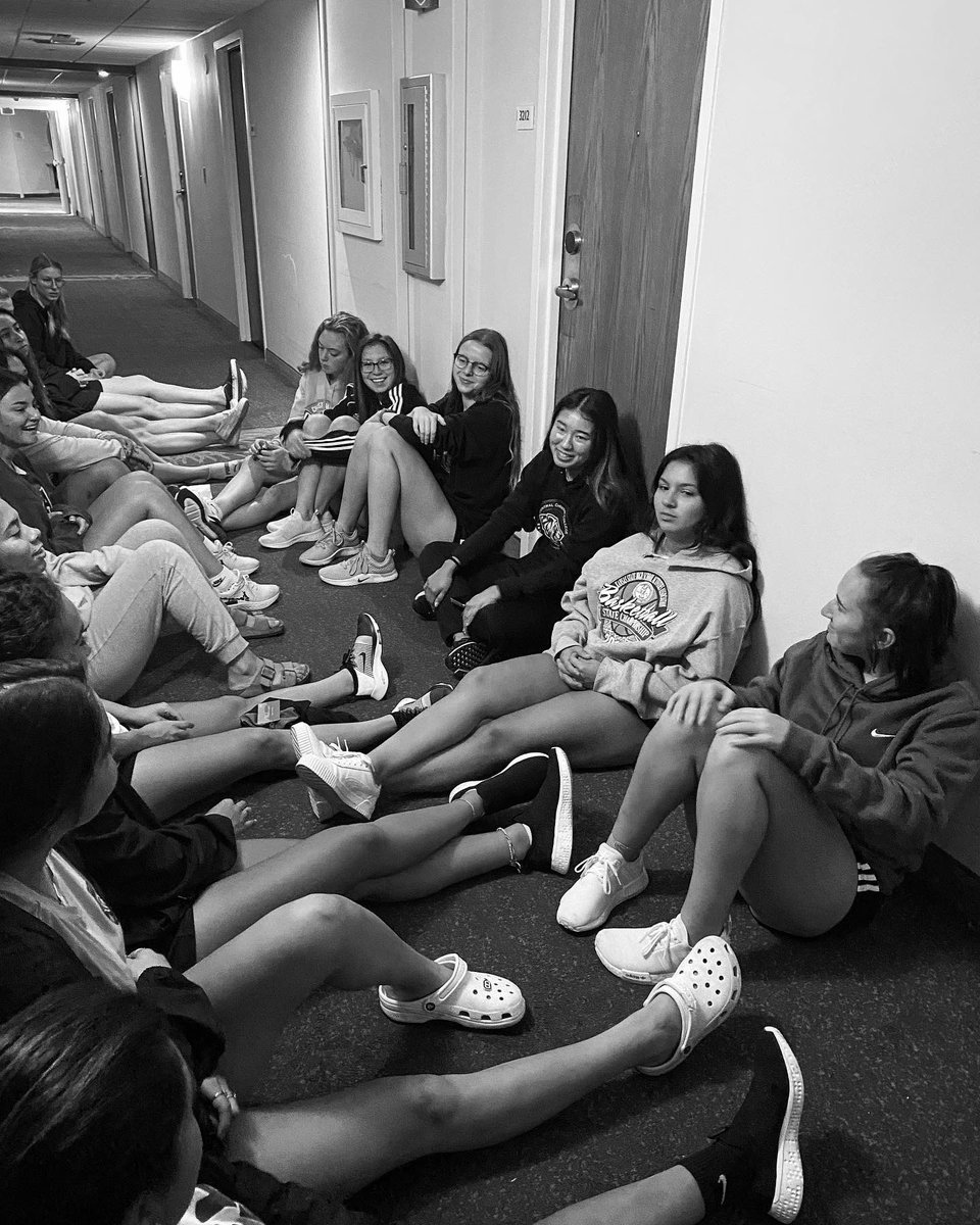 CCCWSoccer's tweet photo. This morning senior captain, @AllisonHarper11 challenged us all with a morning devotional!
#gettingridofjunk #castingittotheLord #morningdevotional #shellbemissed #captain #faith #forsuchatimeasthis #morethanateamafamily #moreofyoulessofme #beyondthejersey #ccck #ambush https://t.co/7w33FuLW1y