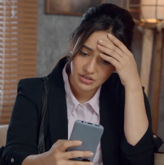 #illegalseason2.. lawyer #Nehasharma.. With ulta phone...@VootSelect ... Itna kaam to proper kar lete... https://t.co/SPKIj4Z1vm