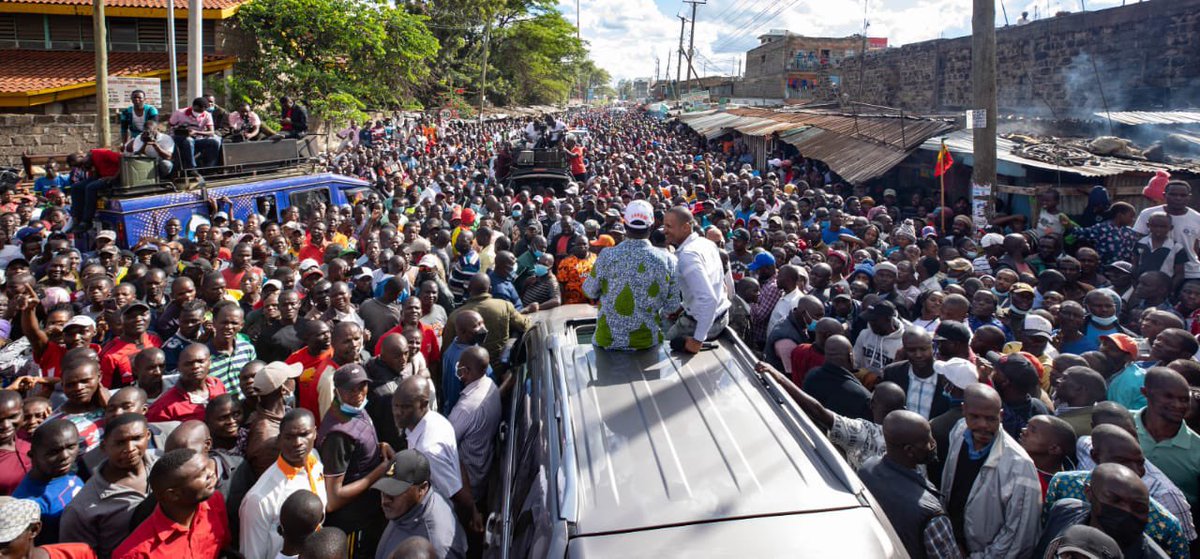 RailaOdinga's tweet photo. Asante Kanairo! 

Mumeamua kwamba Mbogi ni ya Baba, na Rada ni Rao. 

Nimefurahi sana kugoteana na wasee wa Soweto na Jacaranda.

#OneLove #Inawezekana https://t.co/KOlvrurVE5