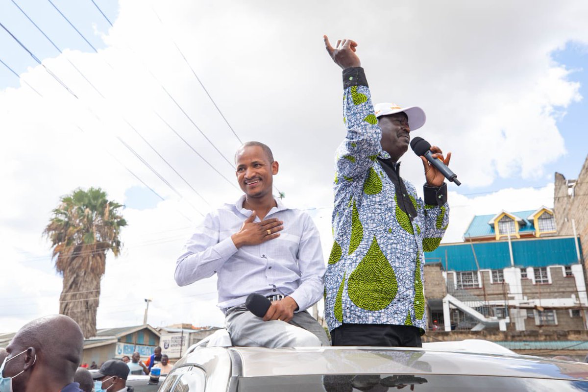 RailaOdinga's tweet photo. Asante Kanairo! 

Mumeamua kwamba Mbogi ni ya Baba, na Rada ni Rao. 

Nimefurahi sana kugoteana na wasee wa Soweto na Jacaranda.

#OneLove #Inawezekana https://t.co/KOlvrurVE5