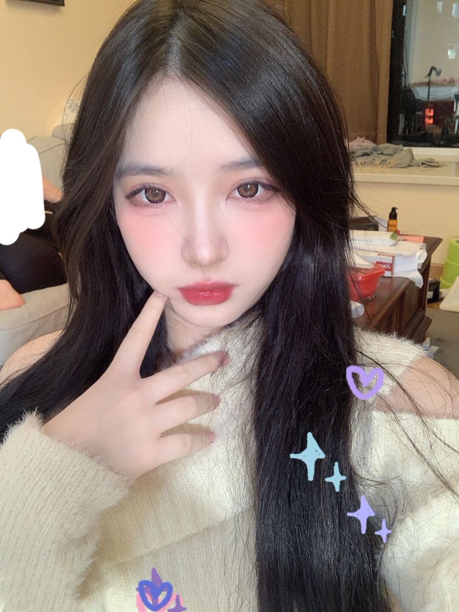 今日份做作自拍 https://t.co/6cPRTwKCcM