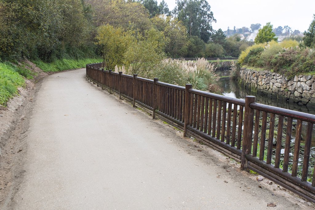 unionxcambre's tweet photo. 🌳 Conclúen os traballos de conservación e mantemento no paseo fluvial do río Mero.
🗣 O alcalde, Óscar García Patiño, sinala que “estes traballos sirven para por a punto un dos puntos máis transitados do municipio ao longo de todo o ano”.
#XCambre #escoitar #veciñanza #feitos https://t.co/8CysZzsBg6
