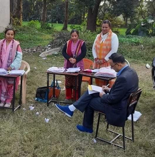 UttarakhandCEO's tweet photo. Joint CEO,Uttarakhand inspecting Special Summary Revision camps on 27th November 2021 in District Dehradun.
@ECISVEEP
@DIPR_UK #SSR2022 #CEO #Election #Voter #YourVoteMatters #myvotematters #voterregistration #ClickSeEPIC #VoteDegaUttarakhand #Dehradun https://t.co/HvA0mee9b9