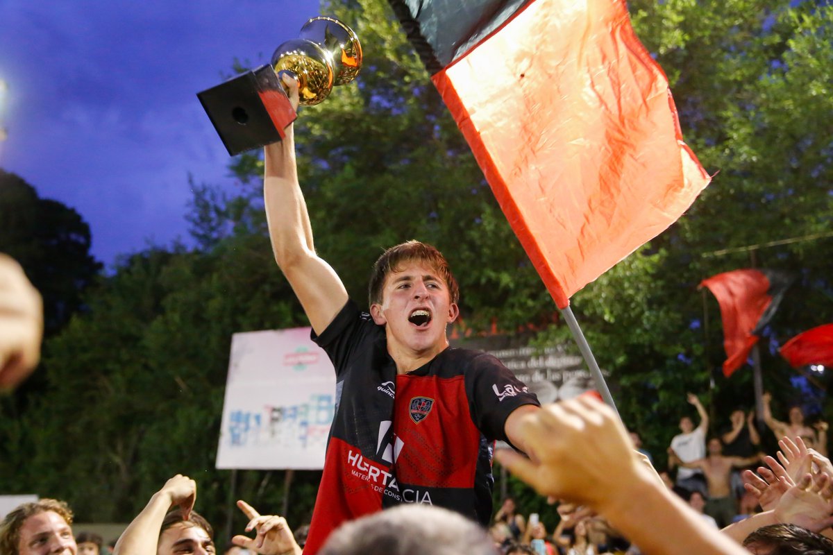 UCRugby_Oficial's tweet photo. ¡Doblete histórico en M19! 🔴⚫

@CordobaAthletic se quedó con la Copa de Plata 🥈 y la Copa de Oro 🥇 en M19 💥 venciendo a su clásico rival ¡En ambas finales! 🔥

Las fotos acá 👉🏼 https://t.co/FthXEohDnL

#LaUniónCambiaLaHistoria https://t.co/uVJyAJpgnK
