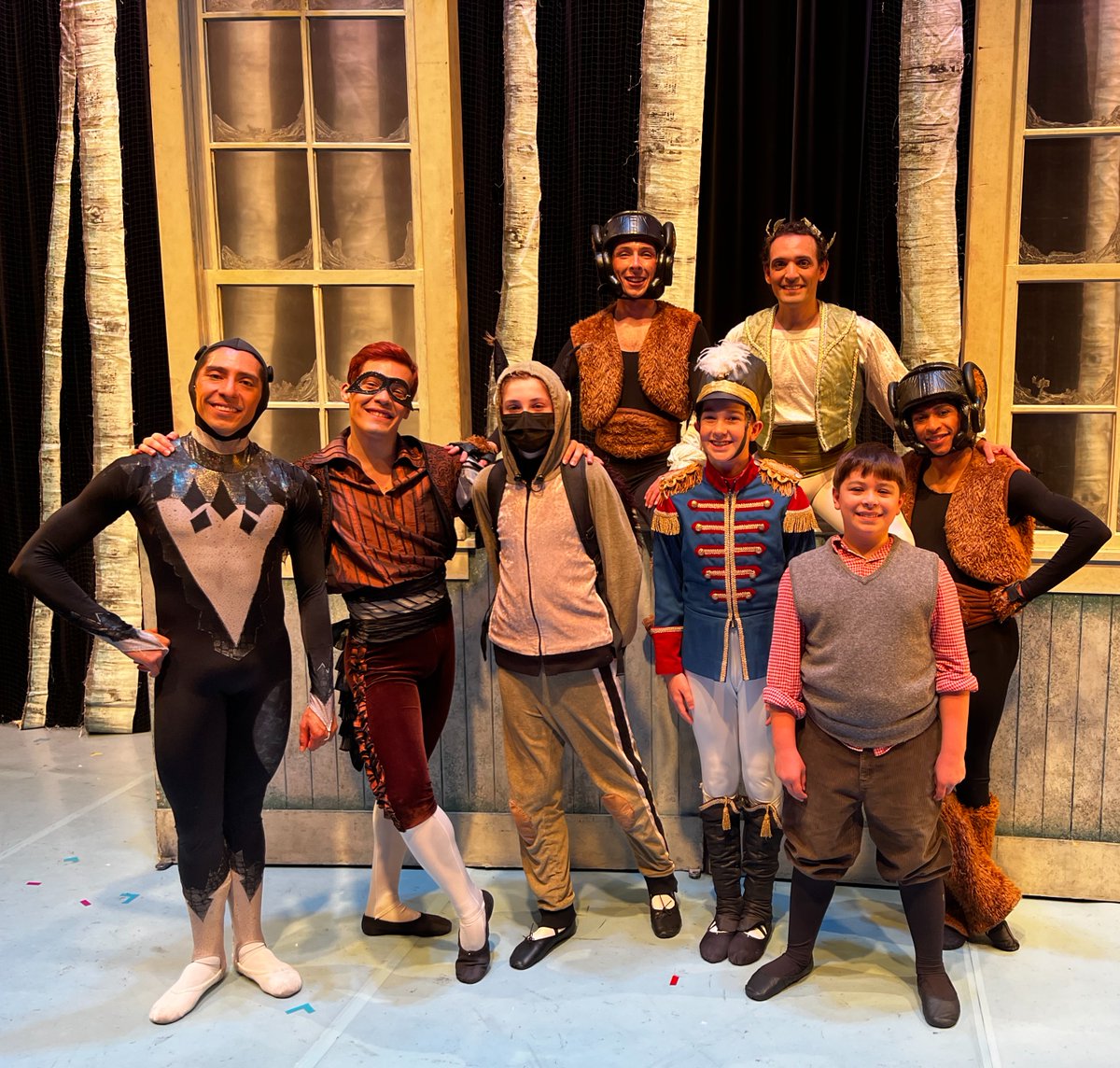 JorgenDance's tweet photo. Lots of happy dancers at the @OrilliaOH last night!
Thanks to all who came out to our matinee and evening shows. ❤️ Until next time, Orillia!
#OrilliaON #TheNutcracker #NutcrackerCanadianTradition #CanadianBallet #BalletJörgen https://t.co/xTFNeARNi6