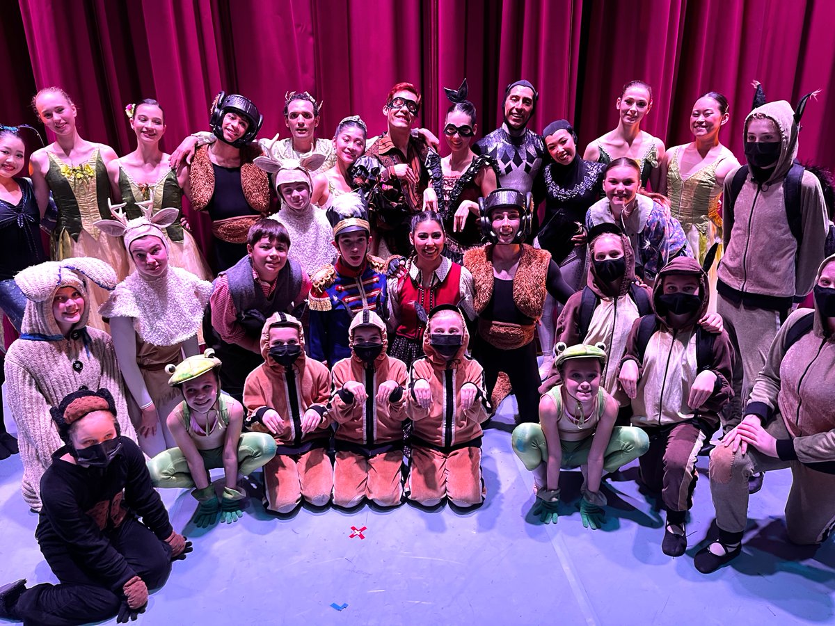 JorgenDance's tweet photo. Lots of happy dancers at the @OrilliaOH last night!
Thanks to all who came out to our matinee and evening shows. ❤️ Until next time, Orillia!
#OrilliaON #TheNutcracker #NutcrackerCanadianTradition #CanadianBallet #BalletJörgen https://t.co/xTFNeARNi6