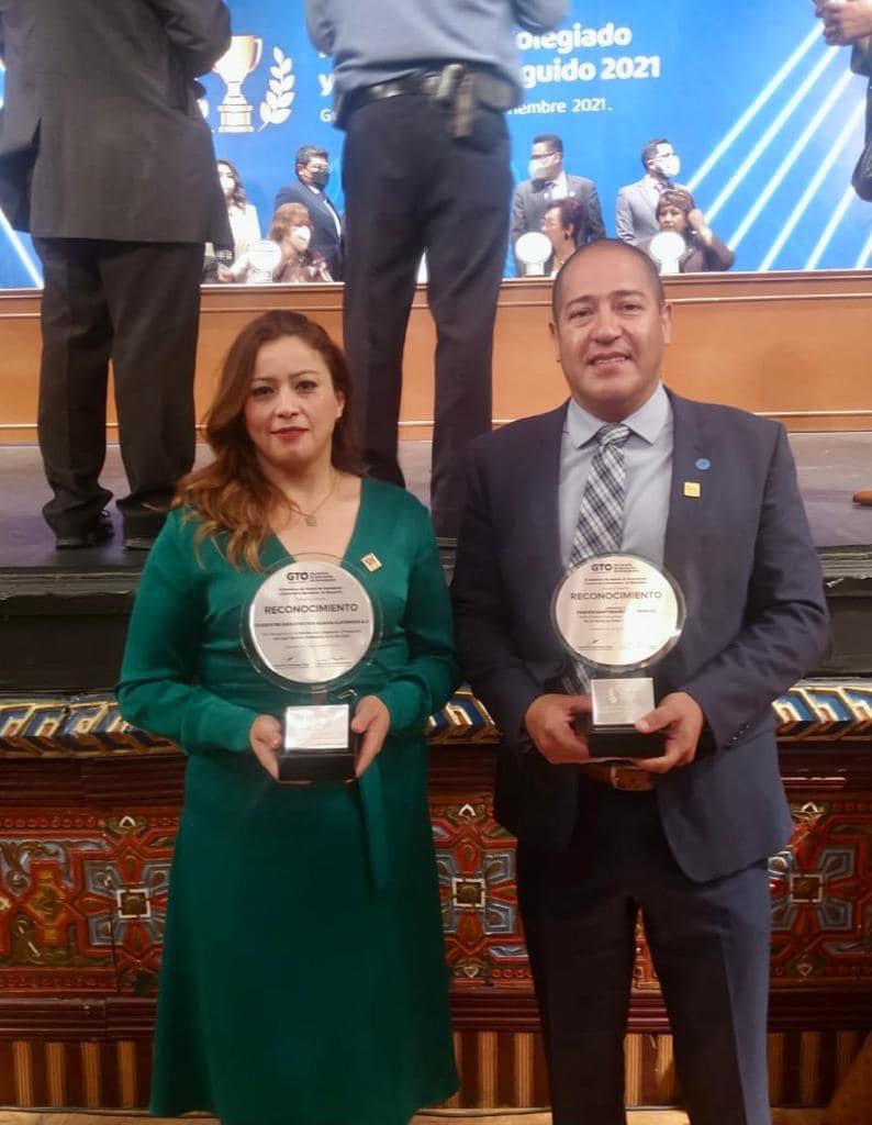 oficial_CAG's tweet photo. El Viernes 26 de Noviembre, la Secretaría de Educación de Guanajuato premió al Colegio Distinguido y Profesionista Distinguido. El CAG recibió ambos reconocimientos, siendo nuestro miembro de número y amigo el Arq. Fabian Santibañez Rodríguez reconocido con este nombramiento https://t.co/3OCUuJq6vz