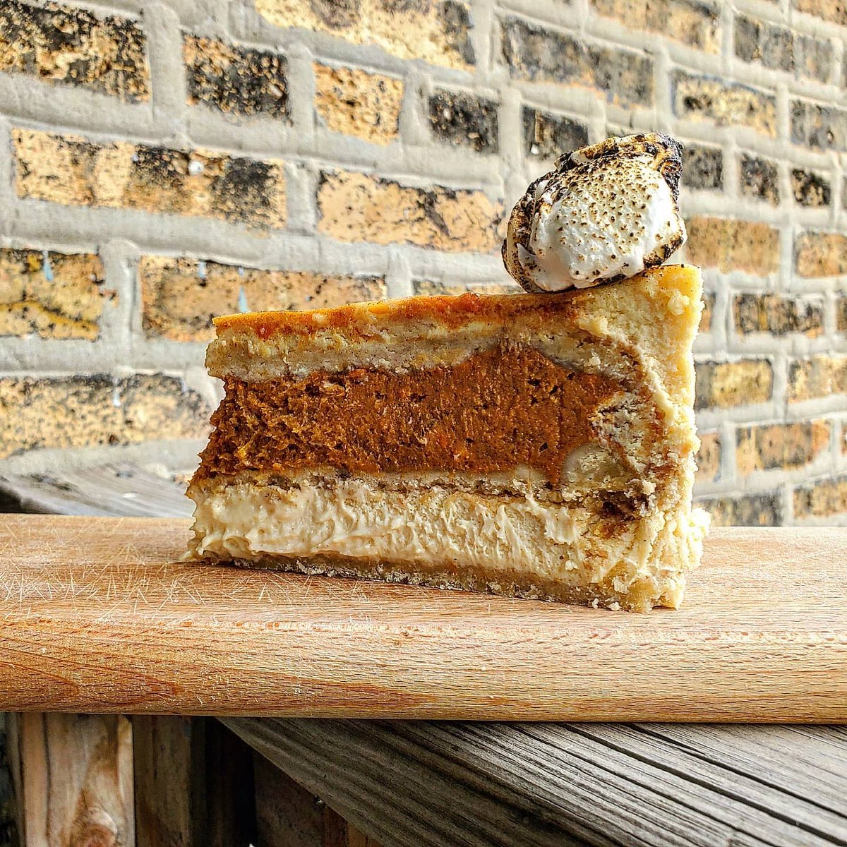 itsbigSHAWN_'s tweet photo. November 2021 | Sweet Potato Pie Cheesecake https://t.co/2KxE8DRxKC