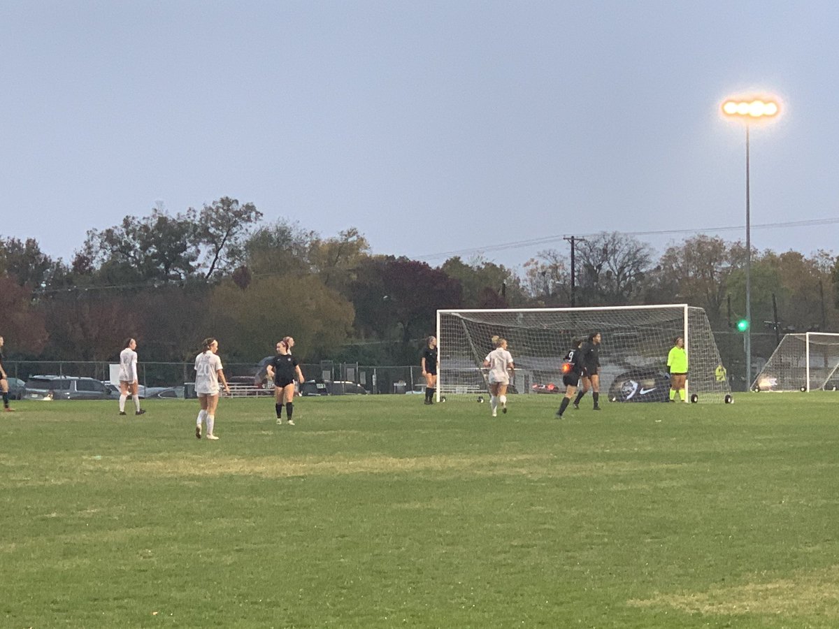 HoustonDpl's tweet photo. Great win last night despite the rain! Thank you to the coaches that stayed to watch. Back at it today KO@11.00am R.E Good Field 5 https://t.co/nK8a6ycIWo