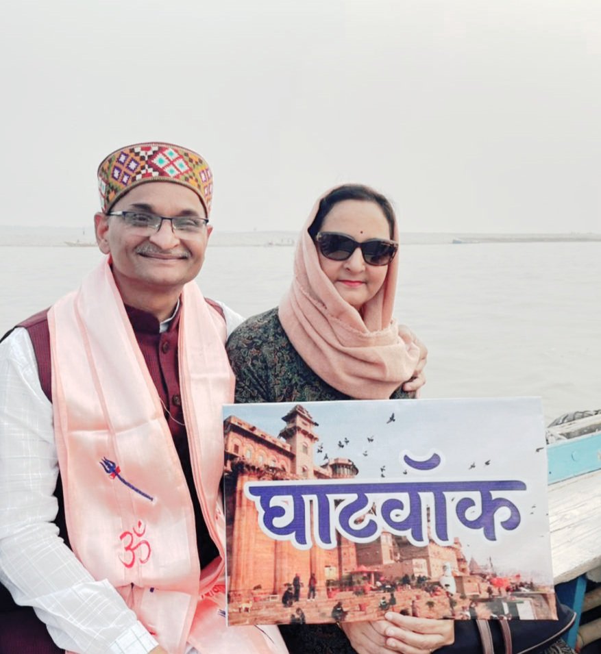 ShriShukla909's tweet photo. @DrVNMishraa
@ghatwalk
आजादी क��� अमृतमहोत्सव व काशी घाटवाक//
बीएचयू,NSS के तत्वावधान में  50 छात्रों को  हेरिटेज घाटवाक के अंतर्गत  रीवाघाट से राजघाट का भ्रमण करवाया गया जिसमें उत्साही छात्रों को काशी के घाटों की संस्कृति,कला व साहित्य से परिचित करवाया गया।छात्र खुश हुए तो हम भी। https://t.co/Iv7qYs92h5