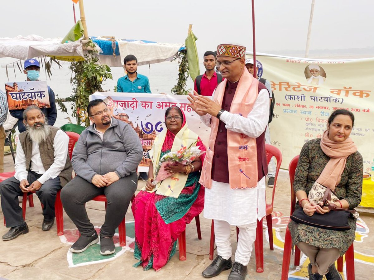 ShriShukla909's tweet photo. @DrVNMishraa
@ghatwalk
आजादी क��� अमृतमहोत्सव व काशी घाटवाक//
बीएचयू,NSS के तत्वावधान में  50 छात्रों को  हेरिटेज घाटवाक के अंतर्गत  रीवाघाट से राजघाट का भ्रमण करवाया गया जिसमें उत्साही छात्रों को काशी के घाटों की संस्कृति,कला व साहित्य से परिचित करवाया गया।छात्र खुश हुए तो हम भी। https://t.co/Iv7qYs92h5