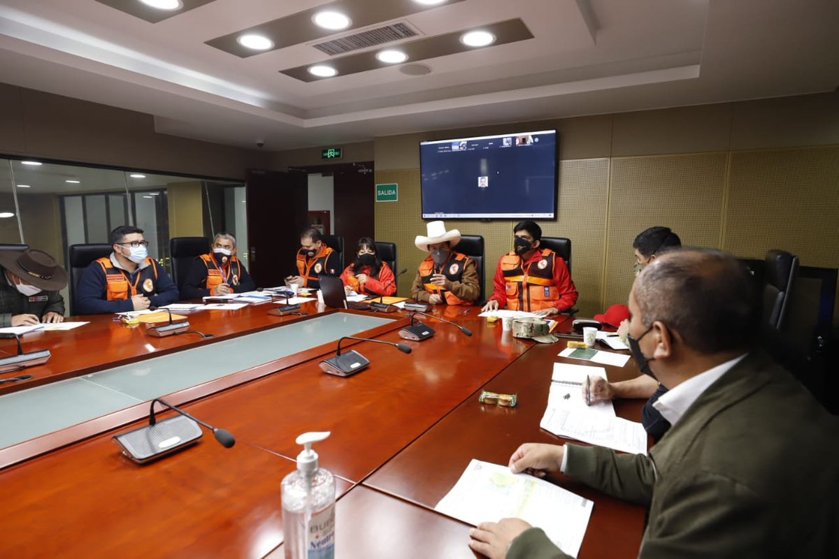PedroCastilloTe's tweet photo. Estuvimos en el @COENPeru para examinar el monitoreo y evaluar la situación en la que se encuentran las zonas afectadas por el reciente sismo. En unos minutos, partimos rumbo a la región de Amazonas para atender a nuestros hermanos y hermanas de las comunidades más afectadas. https://t.co/q2cnmfPW8s