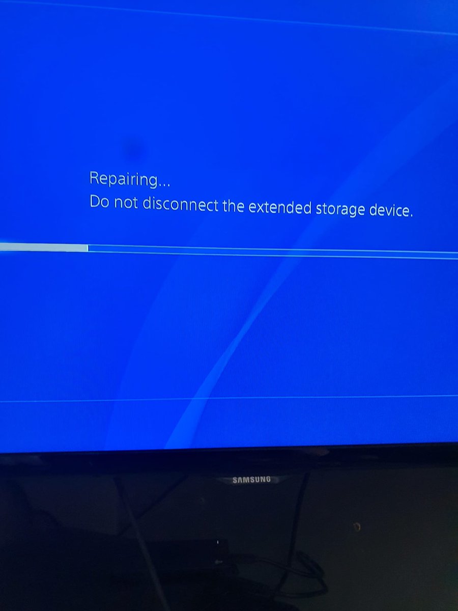 AndiIan's tweet photo. @CeXSupport I just bought a PS4 external hard drive from your Staines store. We have put it on our PS4 and this message came up. Please advise https://t.co/X3dORPndDC