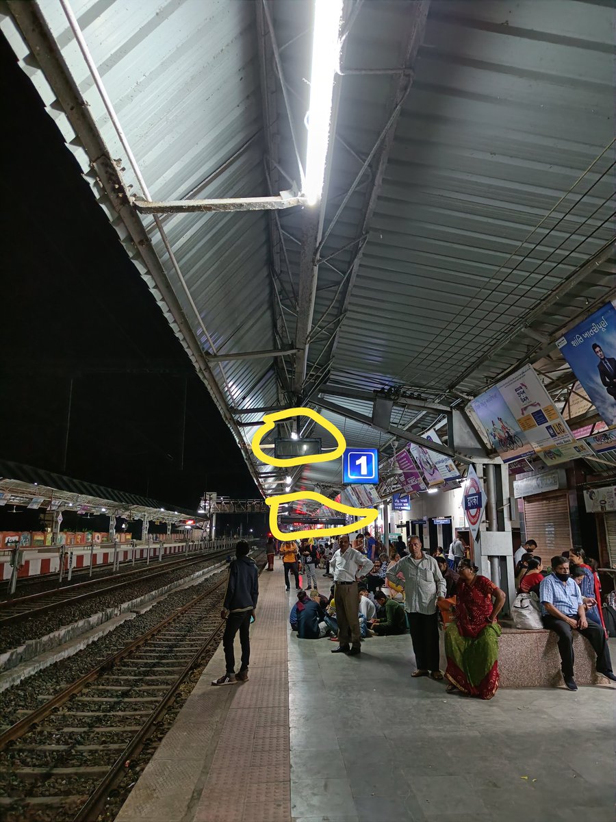 Dev9269's tweet image. Coach position all digital indicator is not working @Dwarka, station frm last 20days. Today seen crowd of passengers due to weekend with families everybody is tired and upset due to this. Req. u to kindly look into this and start ASAP @WesternRly @wrdrmrjt @DRM_BVP @RailwaySeva