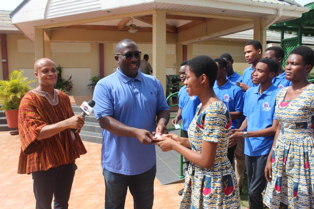 Sammens's tweet photo. Thanks to all of you who retweeted my post of yesterday. Francisca Lamini and her Ketascho team came for the GHS5,000. Wishing her all the best. #NSMQ2021 https://t.co/HWIfhPBGKV