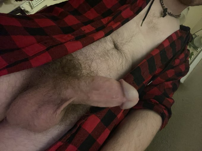 2 pic. Back at it. #cock #whitecock #pubes #whitedom  #gaynsfw #dick #gaymuscledaddy https://t.co/Jf