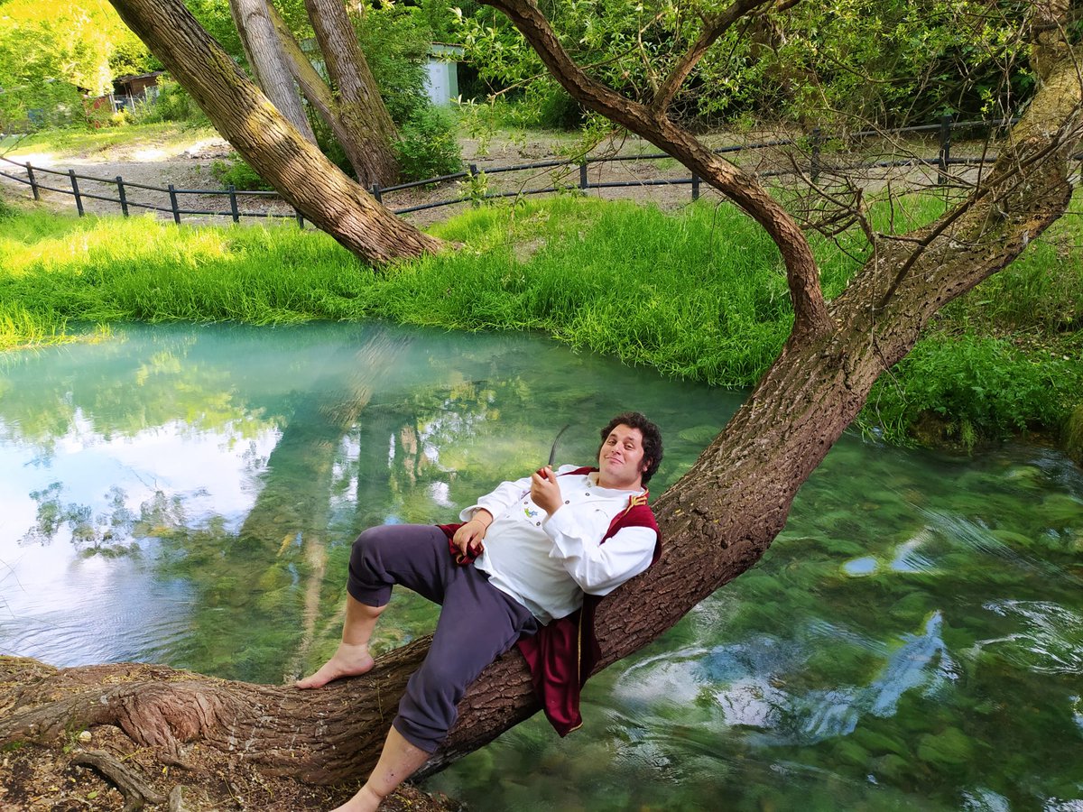 FabioPariante's tweet image. 🔥My interview with... #TheLordOfTheRings: The Abruzzo Project by Nicolas Gentile

“I am a pastry chef with a degree in geology and have always been passionate about fantastic worlds. In my country, Bucchianico in the province of..." frontrunnermagazine.com/posts/the-lord… via @FrontrunnerMag