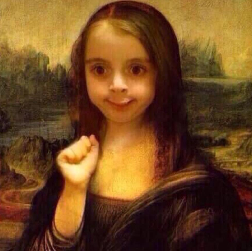 Cuando estás lavando los platos y tocas un objeto no identificado.