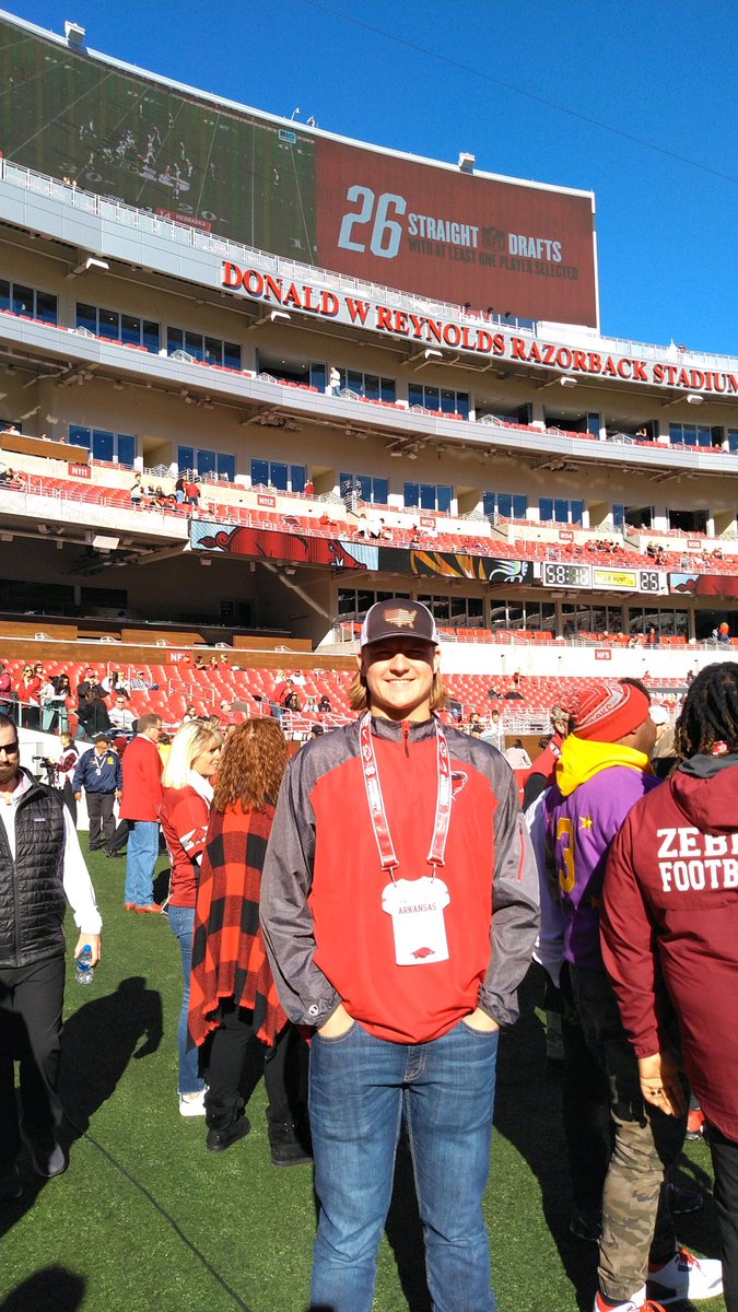 Thanks <a href="/Dowell_Loggains/">Dowell Loggains</a> for having me up for the Mizzou game. Great gameday experience! <a href="/ArRecruitingGuy/">Richard Davenport</a>