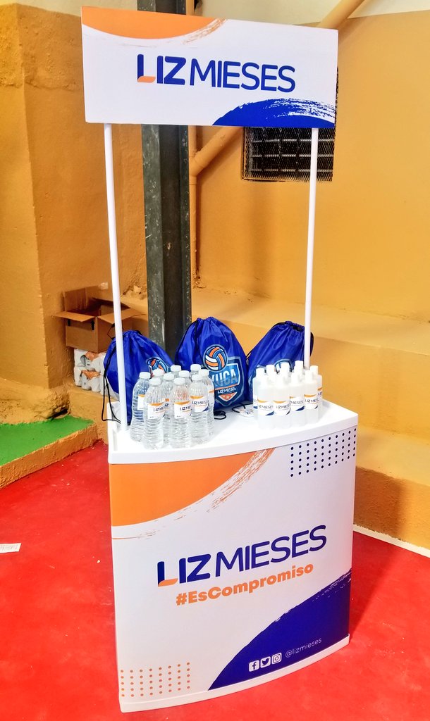 rafaneyte's tweet photo. Si cada regidor de este país hiciera mensualmente lo que hace @lizmieses, seguro que estaríamos en otra posición en este país. Impactando a La Yuca del Naco con un extraordinario torneo de voleibol. #TeamLizMieses #EsCompromiso https://t.co/f4ykm7E145