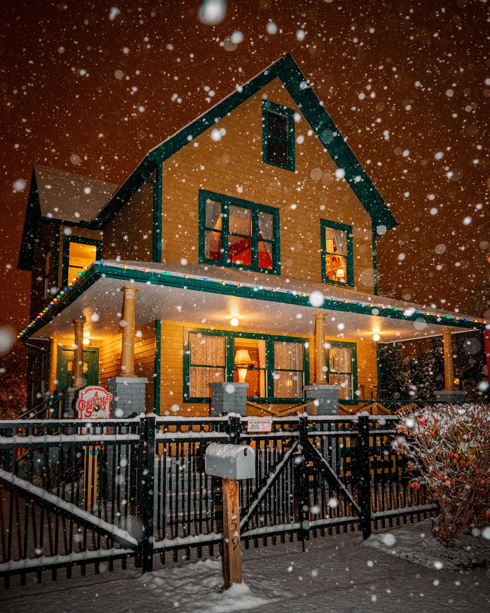 GabeWasylko's tweet image. A Christmas Story House in Cleveland, OH