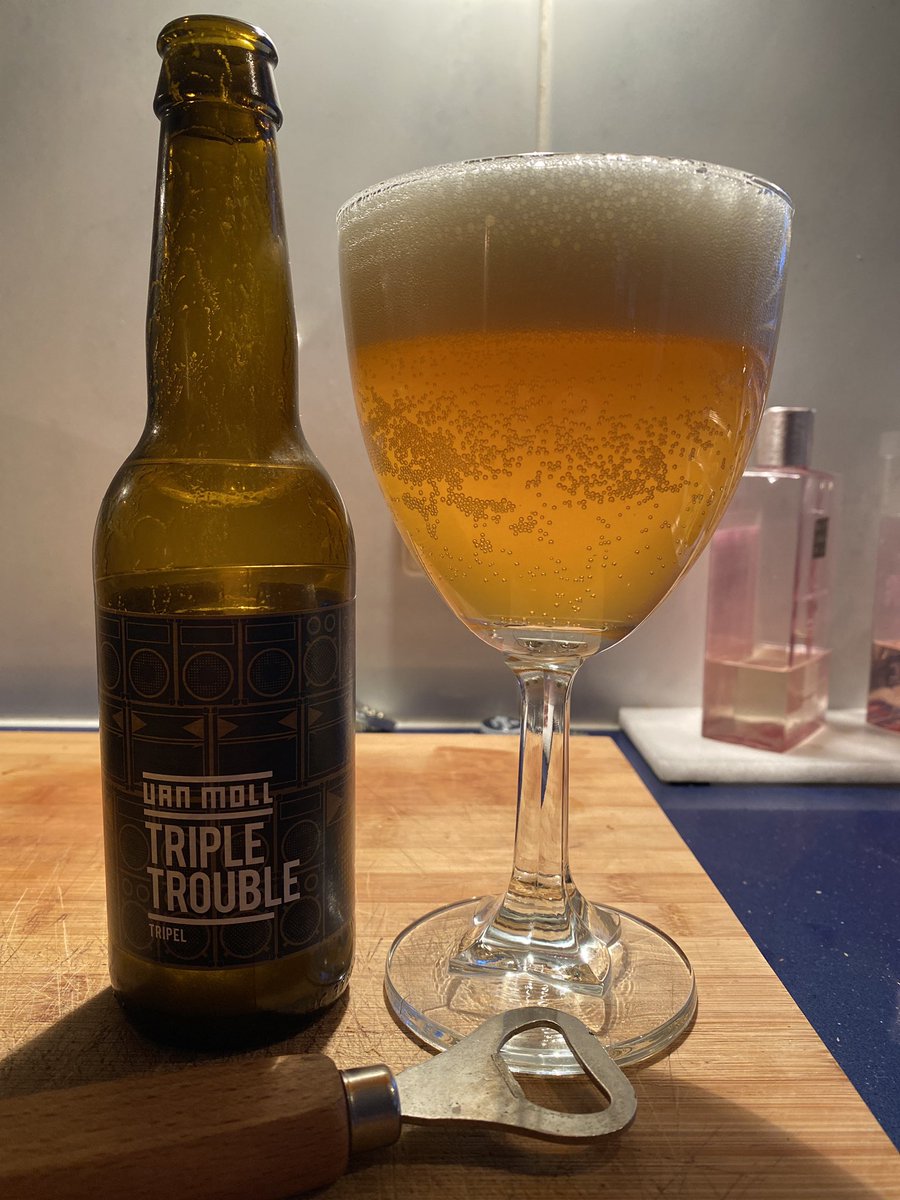 Frankblzs's tweet photo. Zo. #bier #beer #craftbeer . #proost #tweeps & #tweeple #vanmoll https://t.co/Ren1XiLzTx