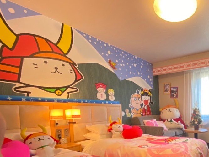 sunroutehotel's tweet photo. ひこにゃんルームにも雪❄️が降ってきました！ひこにゃん達は、雪だるまを作って大喜び♪コンキちゃんは、お山でそり遊びを楽しんでます！
冬バージョンのひこにゃんルームに是非お越しくださいませ☺️💕 https://t.co/NCz9DbzBMY