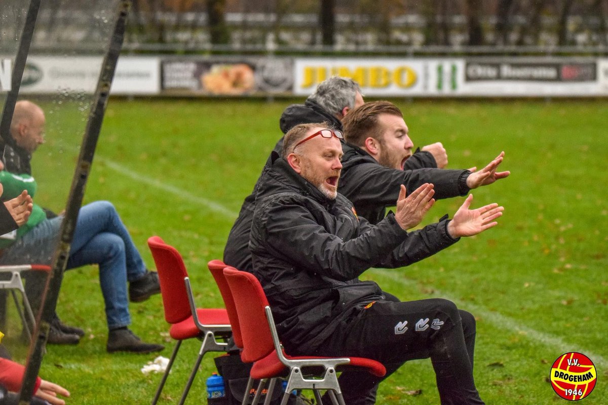 WilcovdHeide's tweet photo. Trainer/coach ben je 24/7 wordt er weleens gezegd, maar dat is ook écht zo. Als de goals dan precies vallen zoals je al een aantal weken traint, krijg je dit soort reacties 😂😄👇 #bevlogen #trainer #winnen #Drogeham https://t.co/GwHAZbodV1