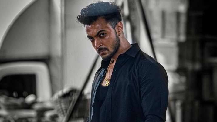 RjRajJaiswal5's tweet photo. Watched #AntimTheFinalTruth in theatre. Thnks to @BeingSalmanKhan n #aayush for this masterpiece. Full dominant performance Aayush as #Rahulya kudos to #MaheshManjrekar n team. A sanjivnibooti to #Salman 5/5 ⭐#antim #SalmanKhan #AayushSharma #BeingSalmanKhan #bhaikabirthday https://t.co/LfDDD31rIG