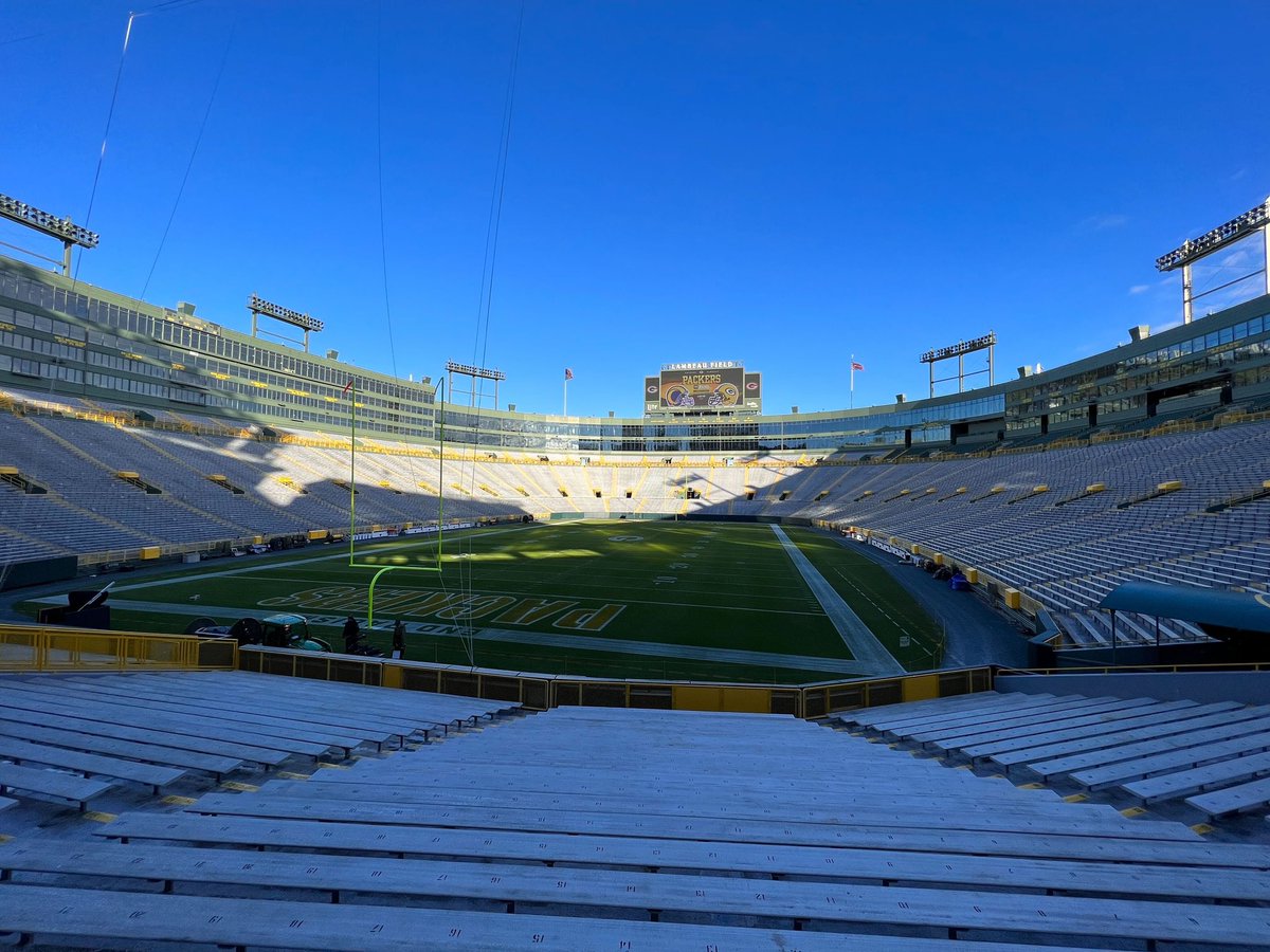 LambeauField's tweet photo. Rise ‘n shine, it’s gameday! https://t.co/IsajB74kOb
