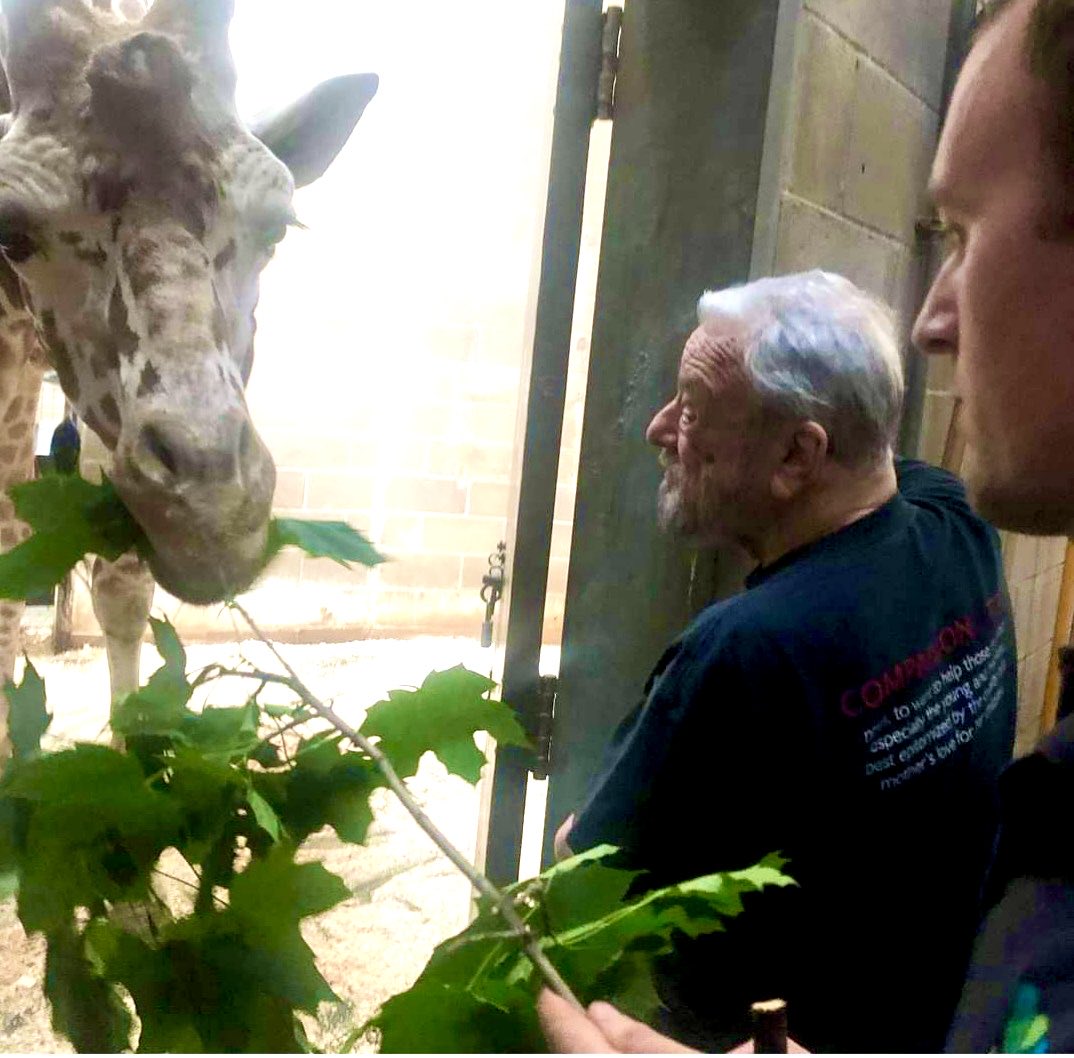 JimBreheny's tweet photo. Stephen Sondheim visited us @BronxZoo in 2019. His brilliance &amp; love of words, word origins &amp; lyrics showed through every conversation. Intrigued by animals he met, he delighted when rhymes that instantly formed in his mind came spontaneously from his lips.  Genius is genius. https://t.co/YEON8OsvOz