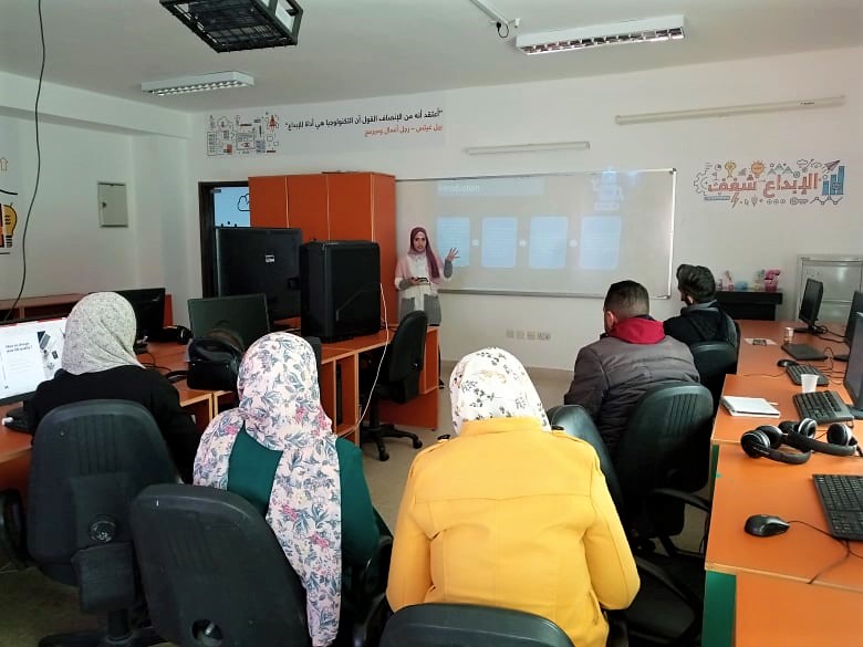 orangeJo's tweet image. لمواكبة التطور في مجالات التحول الرقمي وتكنولوجيا المعلومات، بدأنا بالبرنامج التدريبي في مختبر أورنج الإبداعي في جامعة اليرموك (OYIL) لرفع مهارات الطلبة والتي تهدف لانجاز مشاريع ريادية متميزة.
#AlYarmoukuni #OYIL #OrangeCDCs #OrangeJo