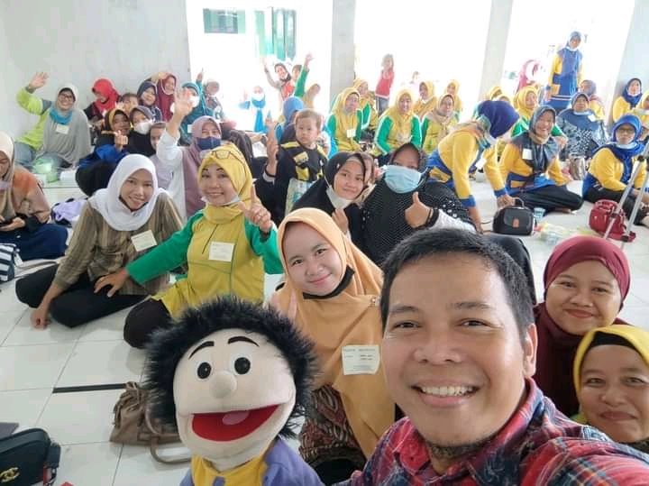 desyviani's tweet photo. Pelatihan mendongeng kemarin Alhamdulillah nambah ilmu nambah teman terimakasih pemateri ka Danang dan odi 🤗 https://t.co/Y0Y1ifdbSb