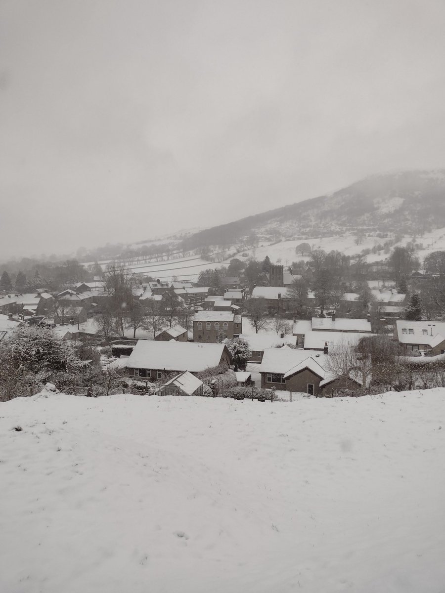 Red0Brick's tweet photo. Bit snowy https://t.co/8O6lUtHSaN