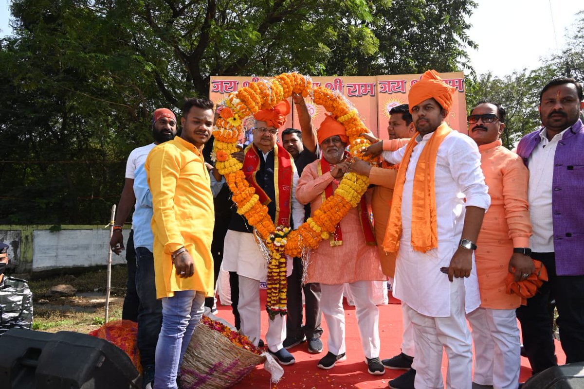drramansingh's tweet photo. दुर्ग-भिलाई में धर्म जागरण पखवाड़ा के अंर्तगत आयोजित विशाल बाइक रैली में शामिल हुआ। 

छत्तीसगढ़ में चल रहे धर्मांतरण के विरूद्ध अब युवा जाग रहे हैं और जन जागरण का सराहनीय कार्य कर रहे हैं।

जनभागीदारी,सभी वर्गों के सहयोग से हमें धर्म की रक्षा के लिए जन जागृति के अभियान चलाने हैं। https://t.co/DEkEwr2AoR