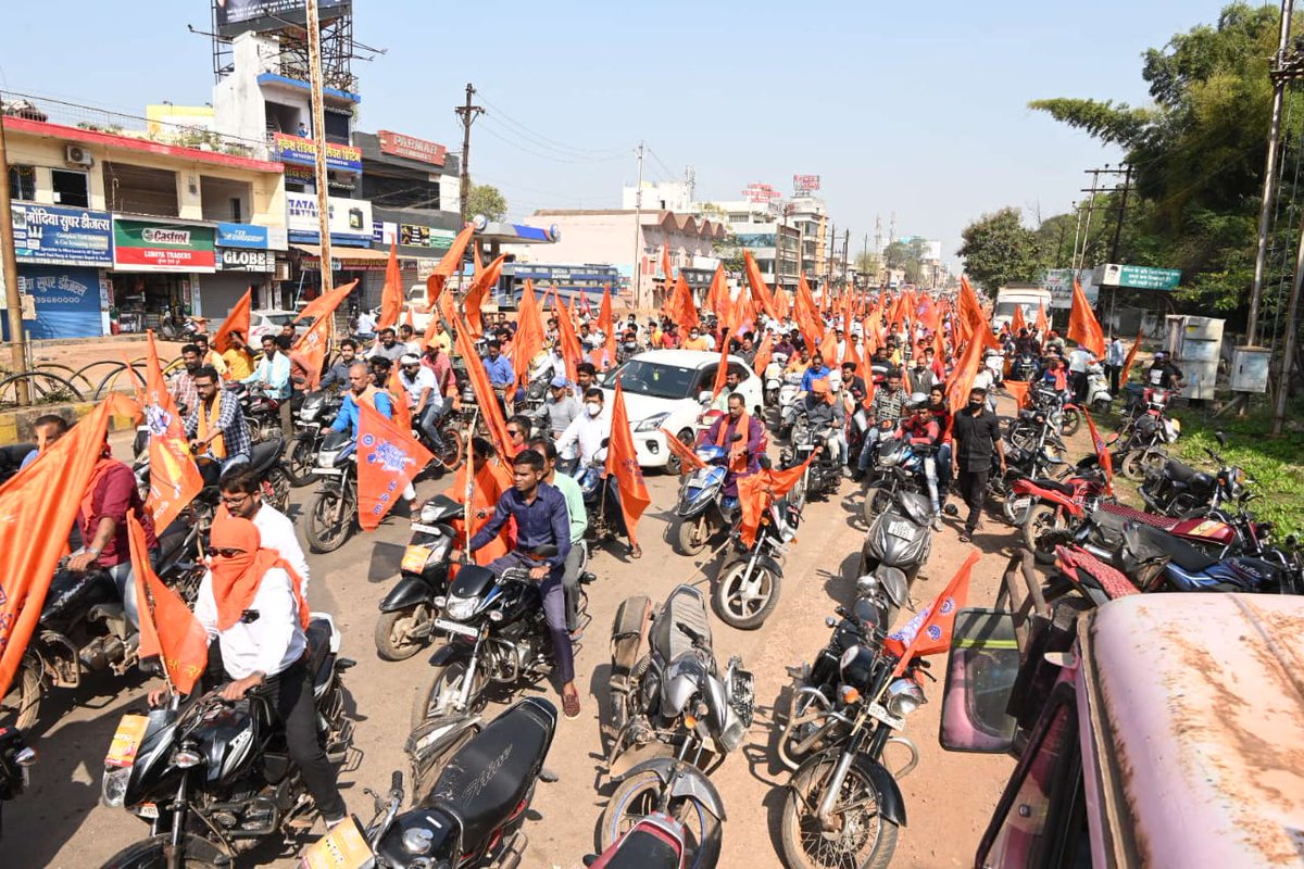 drramansingh's tweet photo. दुर्ग-भिलाई में धर्म जागरण पखवाड़ा के अंर्तगत आयोजित विशाल बाइक रैली में शामिल हुआ। 

छत्तीसगढ़ में चल रहे धर्मांतरण के विरूद्ध अब युवा जाग रहे हैं और जन जागरण का सराहनीय कार्य कर रहे हैं।

जनभागीदारी,सभी वर्गों के सहयोग से हमें धर्म की रक्षा के लिए जन जागृति के अभियान चलाने हैं। https://t.co/DEkEwr2AoR