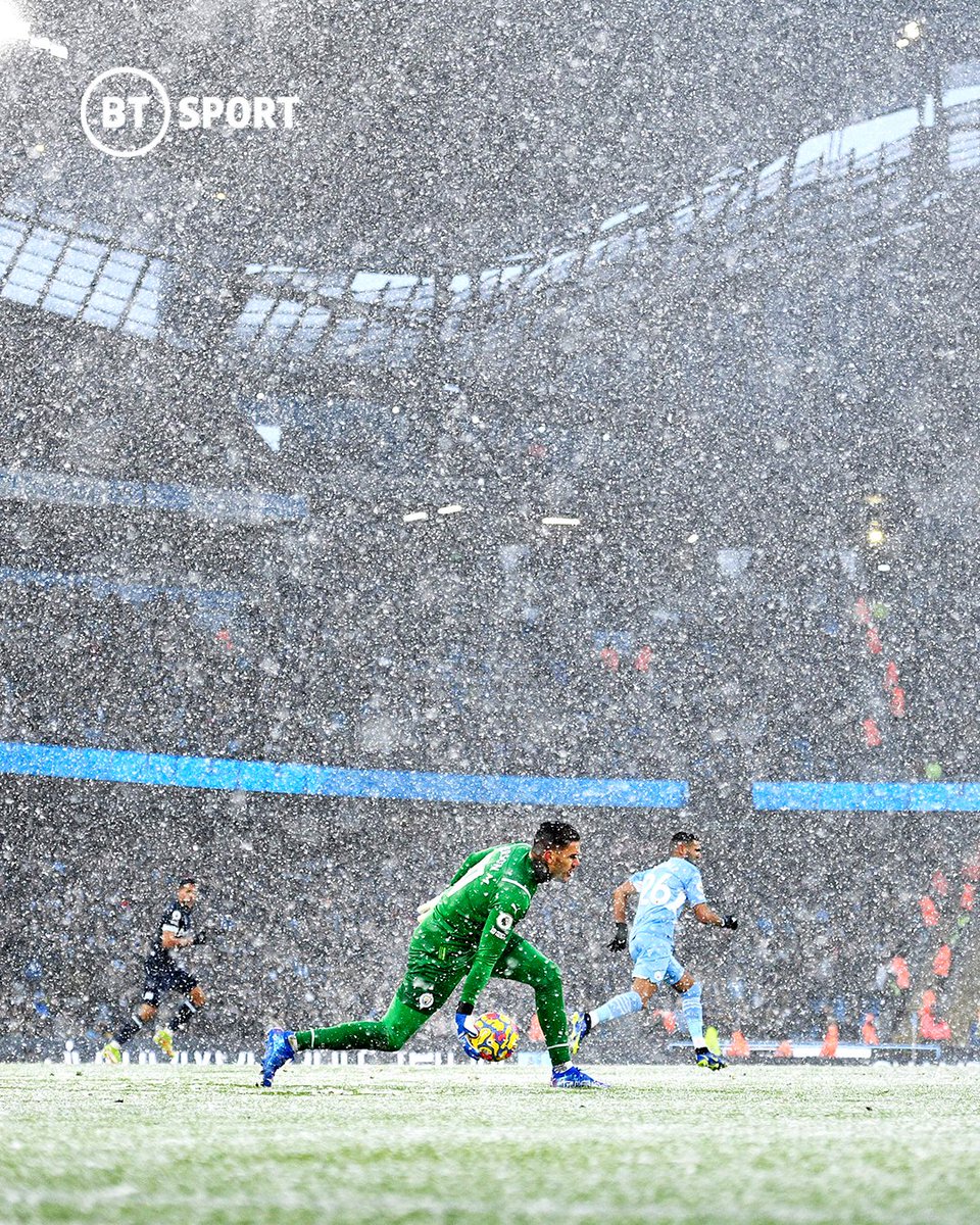 footballontnt's tweet photo. One normal day in the Premier League, will never happen 🌨️ https://t.co/PZXJflrs7h