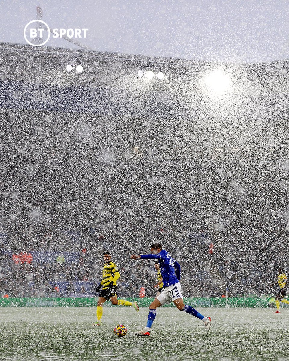 footballontnt's tweet photo. One normal day in the Premier League, will never happen 🌨️ https://t.co/PZXJflrs7h